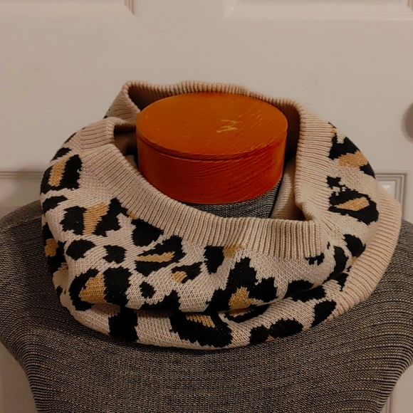 LOFT Accessories - NWT Loft Leopard Infinity Scarf